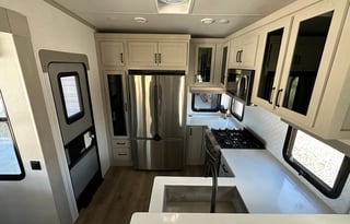 *Crazy Clean” 2024 5th Wheel!! Luxury RV!