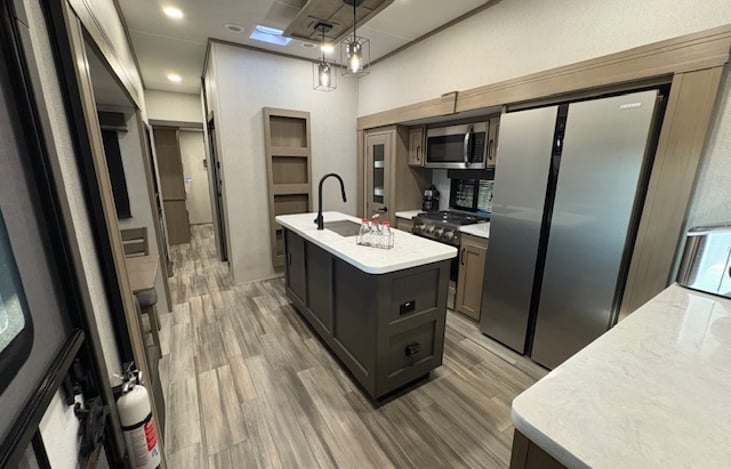 Warm, inviting, and ready for home-cooked meals on the road.