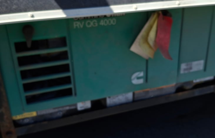 4000 watt Onen generator. It charges 4 lithium batteries.