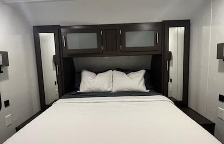 Master bedroom 1 again.