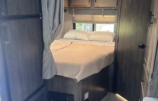 Fully Loaded 2022 coachmen leprechaun 230cb