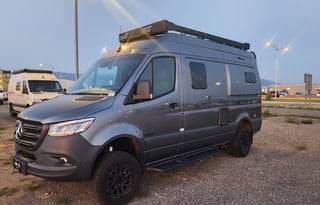 AWD All-Season "George" UNLIMITED MILES + Starlink