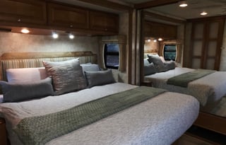 Winnebago:King Bed • FREE WiFi • Solar