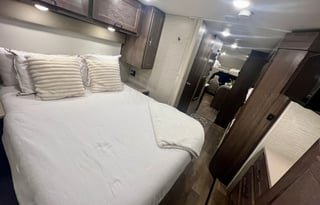 2025 Winnebago 31H Bunkhouse