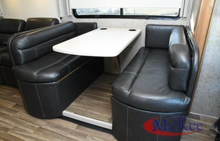 2018 Thor Motor Coach Miramar 37.1