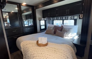 Rare King Bed | Auto Leveling | Easy to Drive