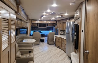 2019 Fleetwood Pace Arrow LXE 38K