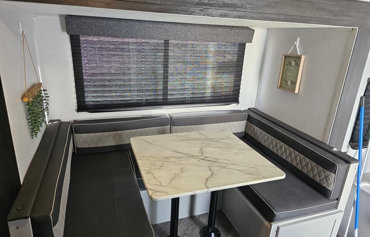 Dining area convert in a full bed sleep 2