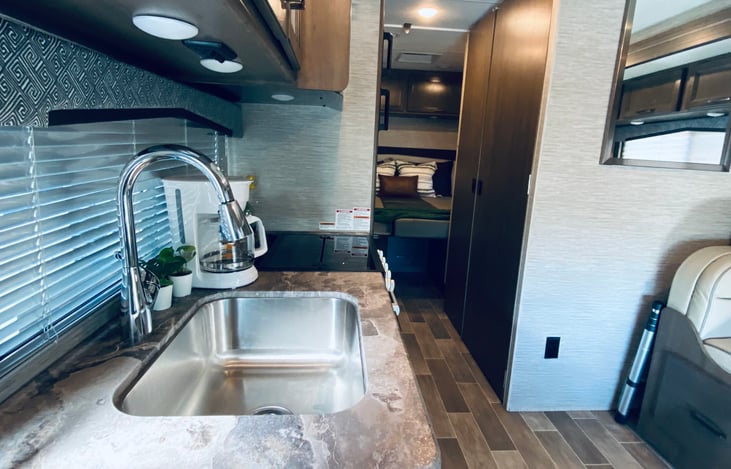 Kitchen counter, double sink