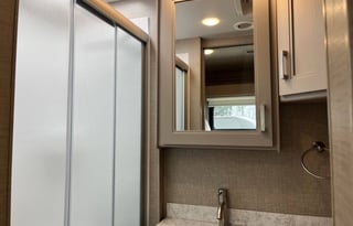 Luxury 2023 Thor Sleeps 8+