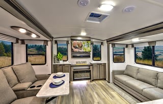 Luxurious RV with Open Floor Plan & Separate King Size Bdrm.  Pets Friendly