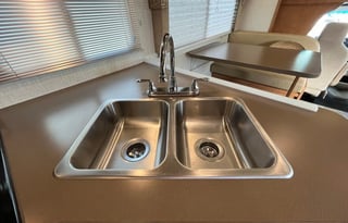 Explore in Style: 2018 Minnie Winnie 31G - Sleep9!