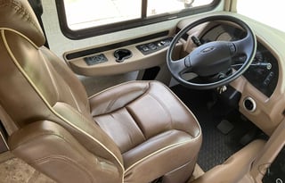 "Right Size" Class A. Sleeps 7 & Easy to Drive