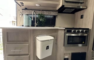 SPACIOUS FAMILY RV W/ ROOM FOR 10!