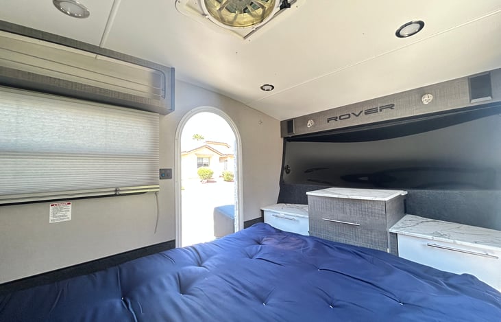 Panoramic front window with privacy shade.