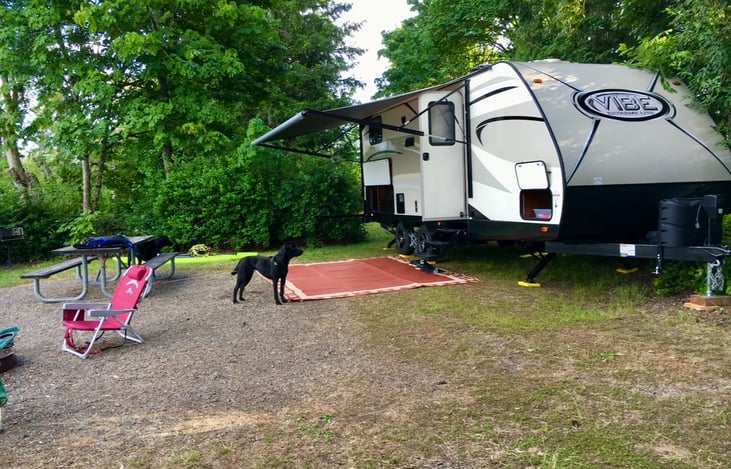 Outdoor fridge and sink under the bunk beds included