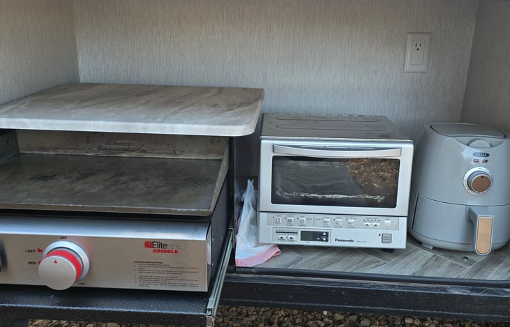 Outdoor kitchen
