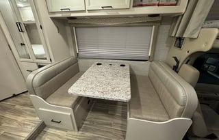 2022 Thor Motor Coach Freedom Elite 22HE