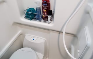 Winnebago with 2 queen beds!