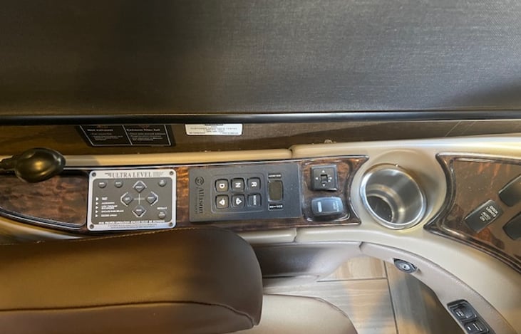 Captain Seat/Dash Control Center