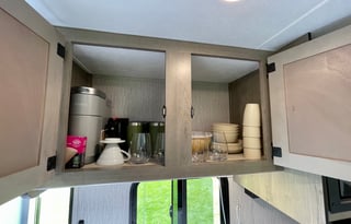 Modern RV – Pet Friendly, Easy, & Road-Trip Ready!