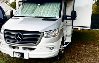 Hit the Road in Style – All-In-One RV for Rent!