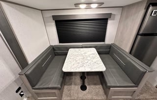 2022 Dutchmen Coleman Lantern - Sleeps 8