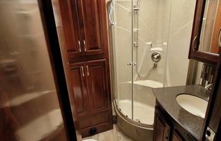 Fleetwood Discovery LXE 40'