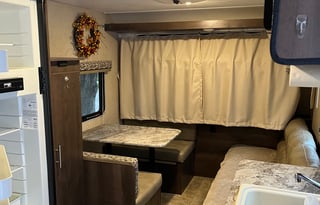 2017 KZ Escape Kid Approved Pet Friendly Lightweight Expandable RV Rental