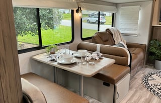 2024 Luxurious, Loaded & Spacious 2 Bdrm Pets Free