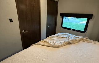 2019 Cruiser Stryker ST-2916 w/paddle boards!