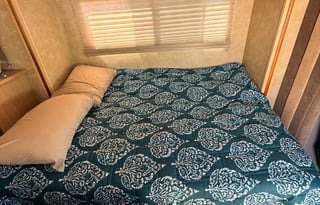 2007 Winnebago Navion 23H