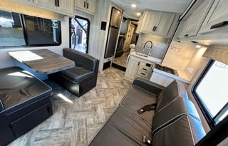 32*NEW 2023* Luxury SUNSEEKER 10 Sleeper w Bunks!