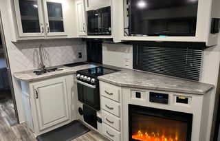 Family friendly bunkhouse with a king sized bed!