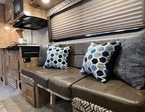 Coachmen RV Leprechaun 260RS Ford 350