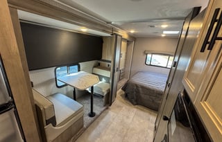 Freelander Luxury Bunk Class C