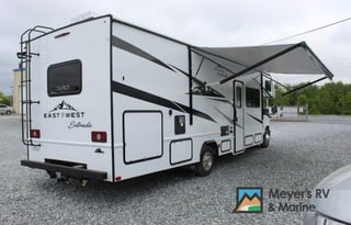 Home onWheels Harvey the RV 2024 EastTOWestEntrada