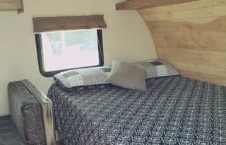 Meet Judy, retro themed camper w/ bunks to sleep 5