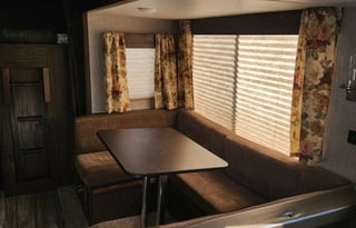 Cherokee Red sleeps 6 w/pvt queen & bunks