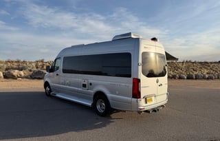 Luxury 2022 Pleasure-Way Plateau FL