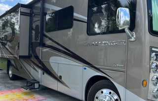 2021 Thor Motor Coach Challenger 37DS