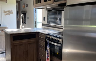 2021 Zinger Lite ZR270BH Travel Trailer RV Rental