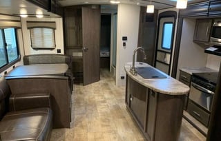 2017 CrossRoads RV Sunset Trail Super Lite SS331BH