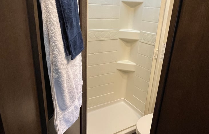 Shower - towels and facecloths for 6 are included