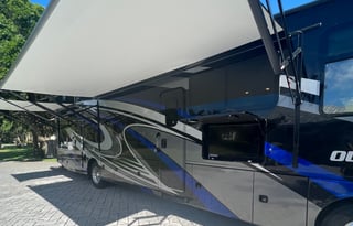 2022 Thor Outlaw 38KB toy hauler