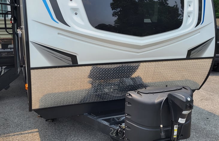 Electric tow jack with lights for easy setup in dark, also led lights around bedroom window for setup lighting.