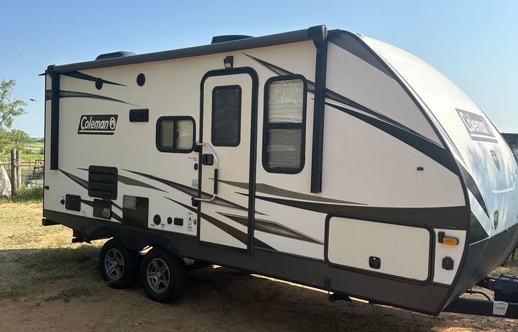 Tandem axles for safe and easy towing.