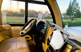 ✨ Taffy Vegas ✨ Sleek Coach – Slide-out, Sleeps 5