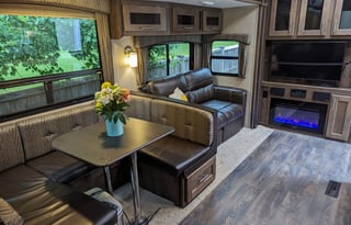 Enjoy Chattanooga, TN in an RV that sleeps 10!