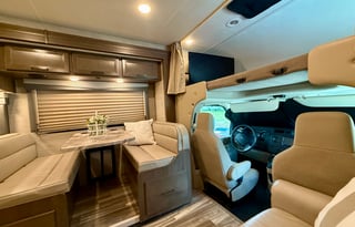 Thor Motor Coach Four Winds 31EV ***Bunk Beds***